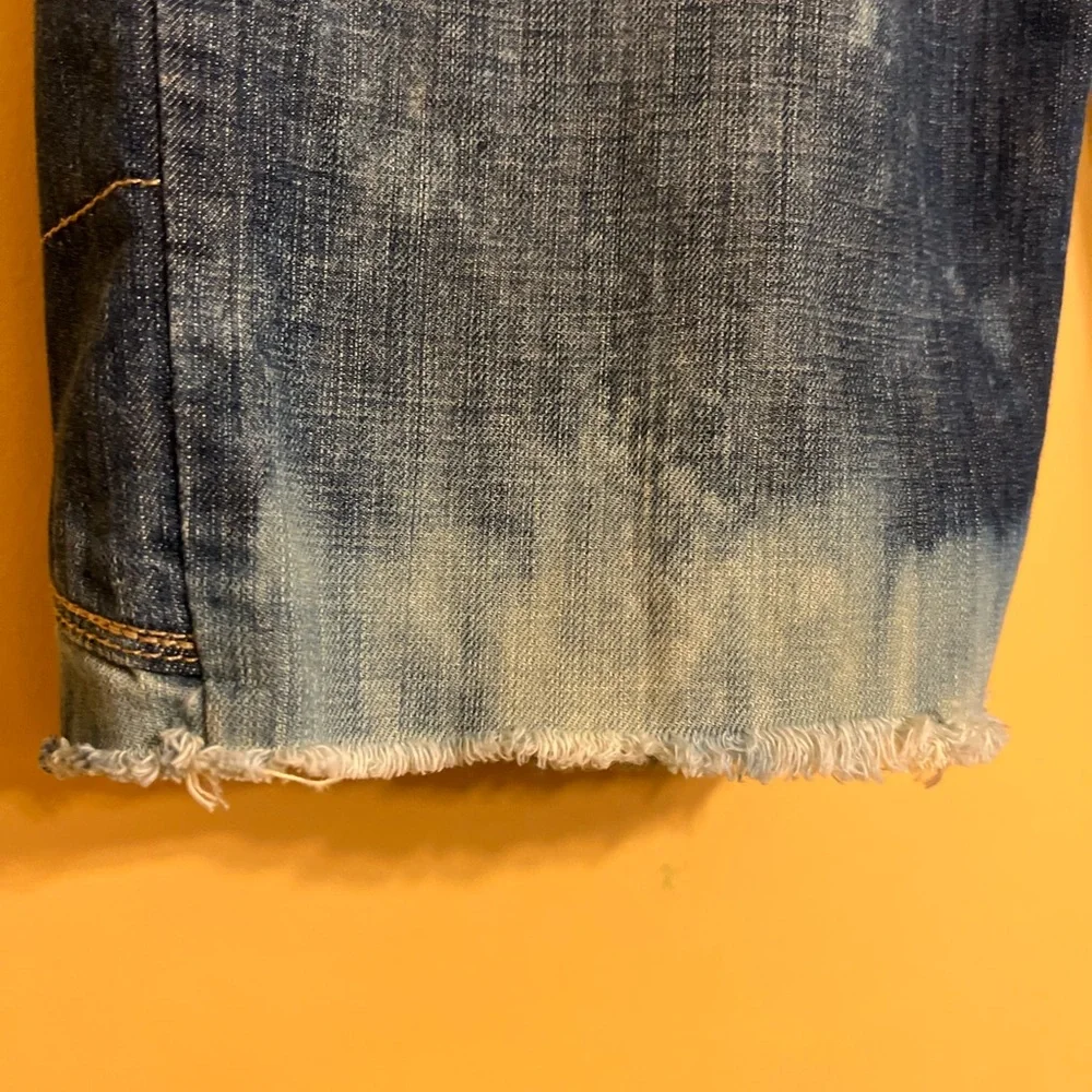 Preloved Levi’s 514 Slim Straight Shorts B30